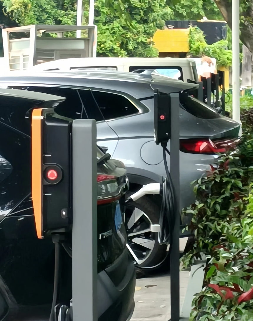 120 kW DC + 7 kW AC-Ladegerät – gemischtes Einsatzprojekt